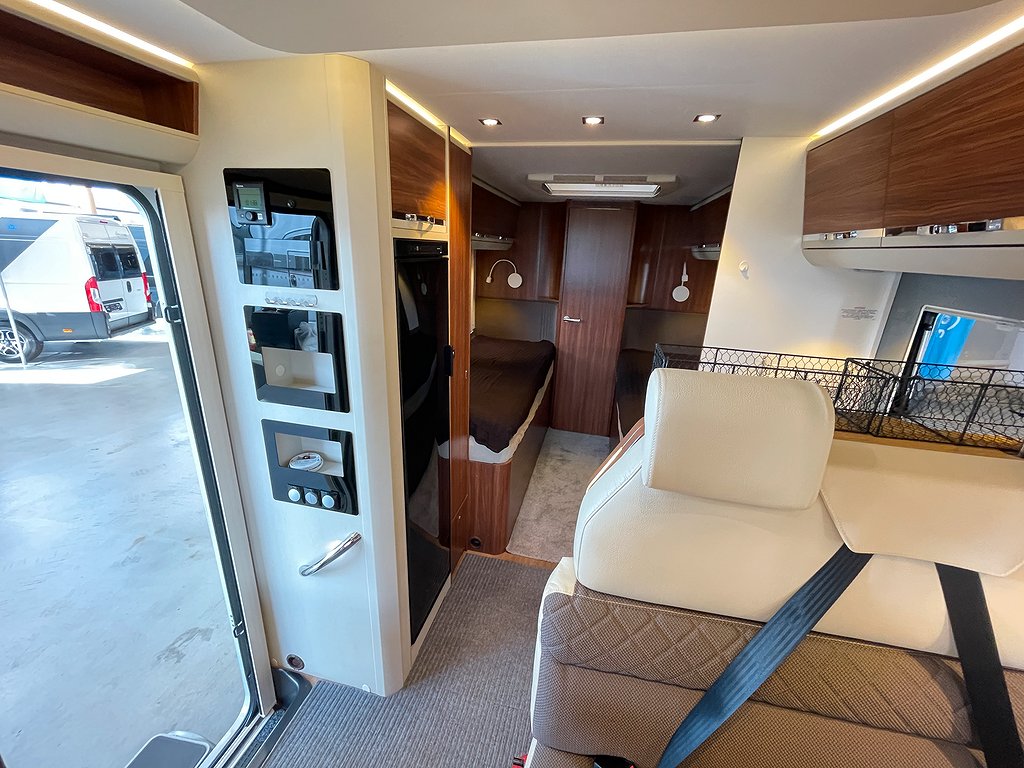 Adria Coral 670 SLT /Solcell/Badrum bak/Ugn/Fint skick/L-bädd - Adria