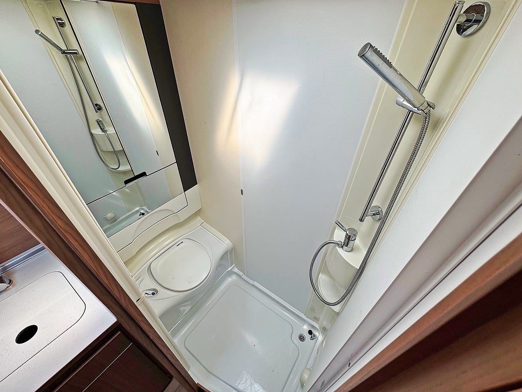 Adria Matrix M 590 SG - 3500kg, Taksäng