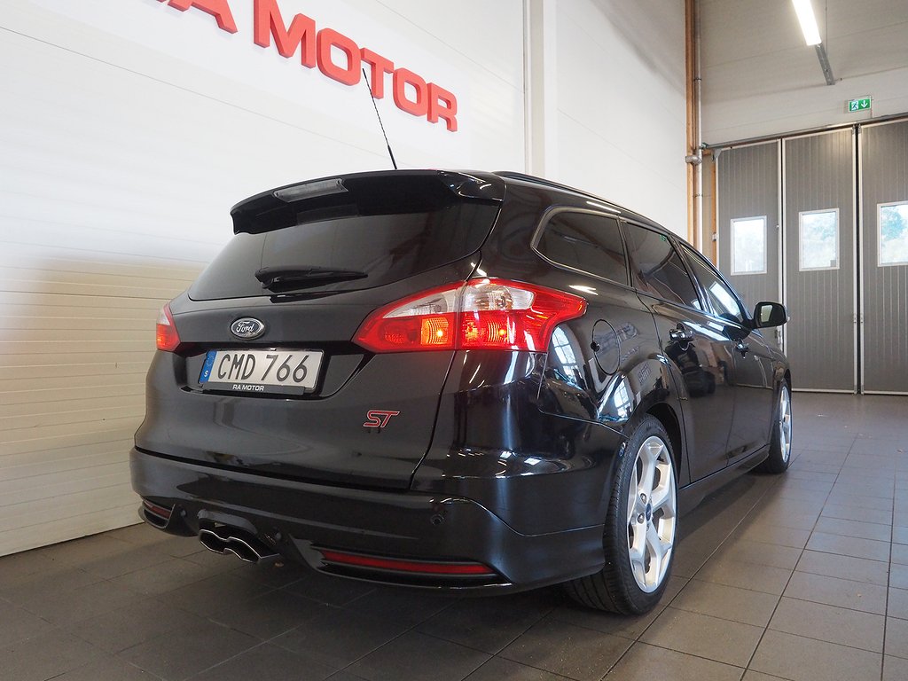 Ford Focus ST II Kombi 250hk |  P-Sensorer 2014