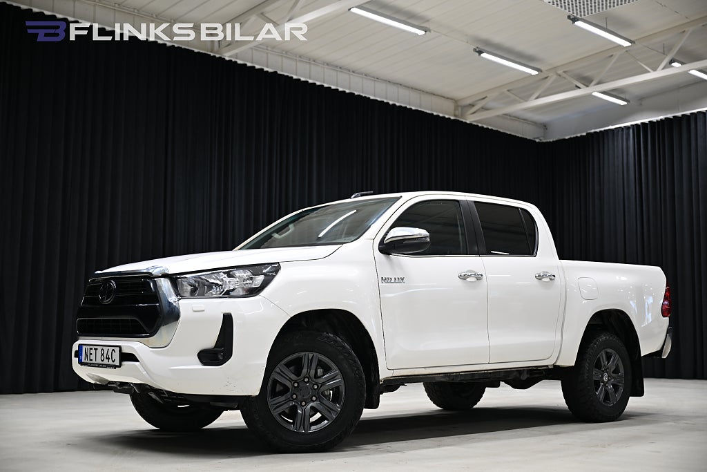 Toyota Hilux AWD 150HK Automat|Dubbellhytt|Lågmil|Drag|Värmare|Moms