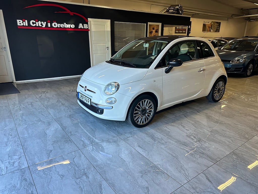 Fiat 500 1.2 8V (69hk) Lounge 2-Ägare Panoramatak / Låga Mil / Nyservad