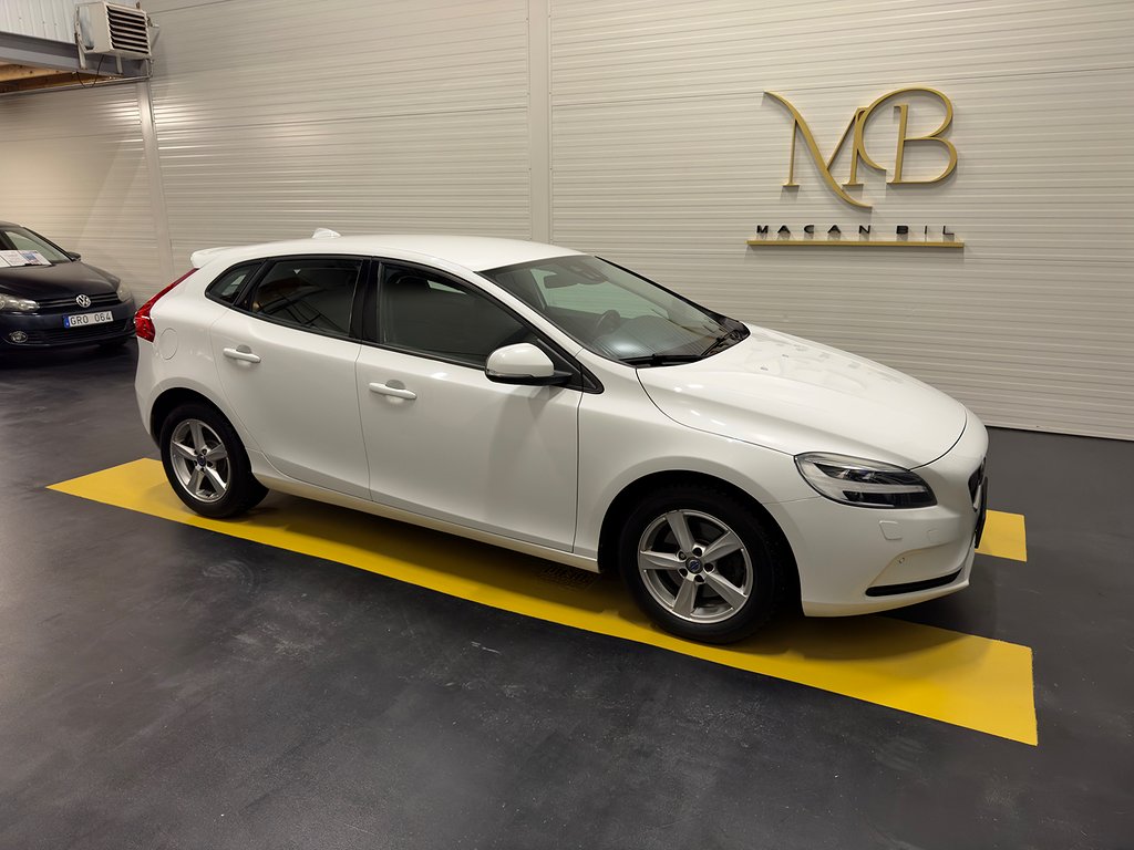 Volvo V40 D3Momentum Euro6 Full Utrustning Drag 6Mån Garanti