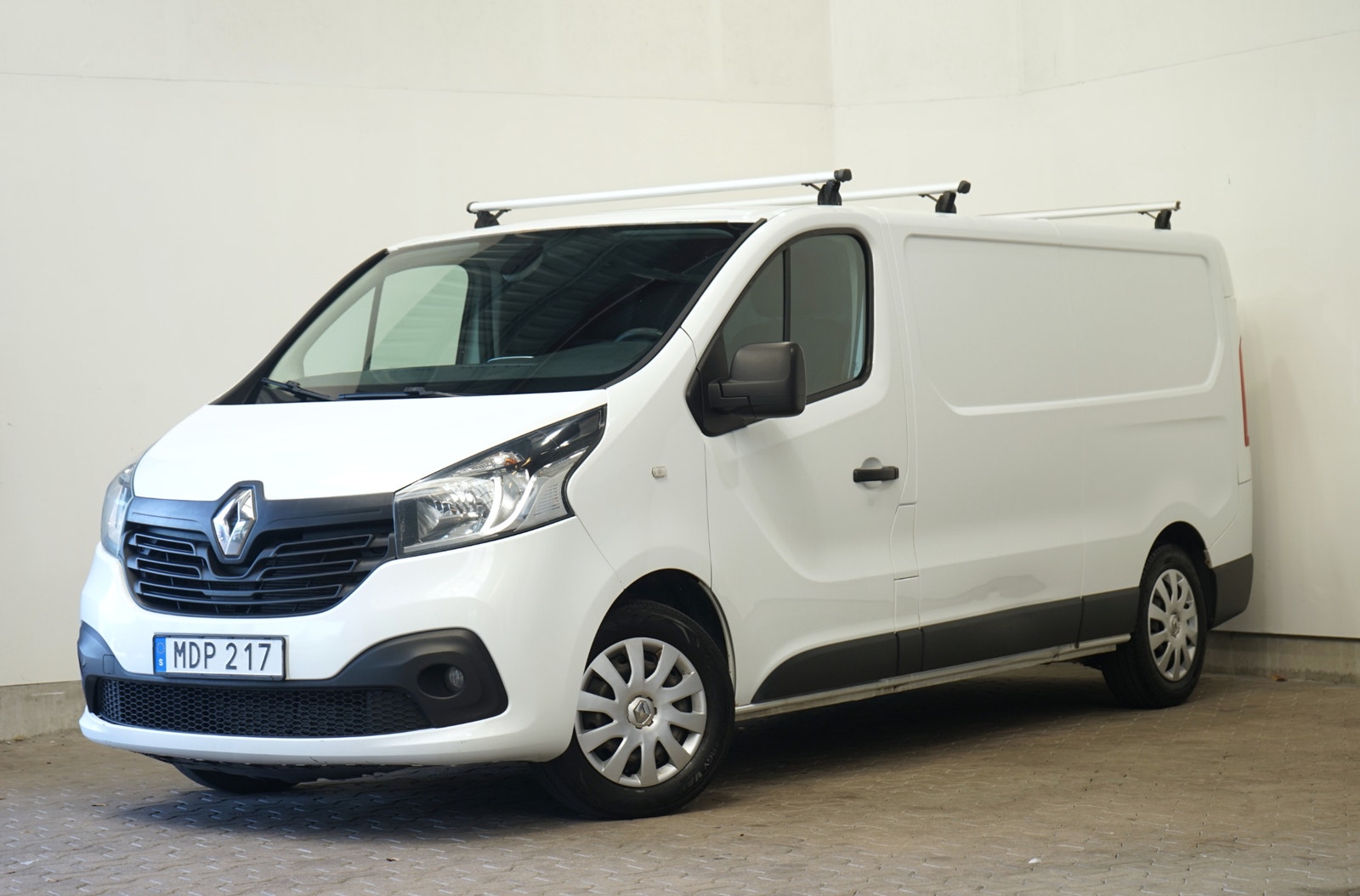 Renault Trafic Skåpbil 2.9t 1.6 dCi Värmare Dragkrok P-sensor 115hk 2016 - miniatyr 2