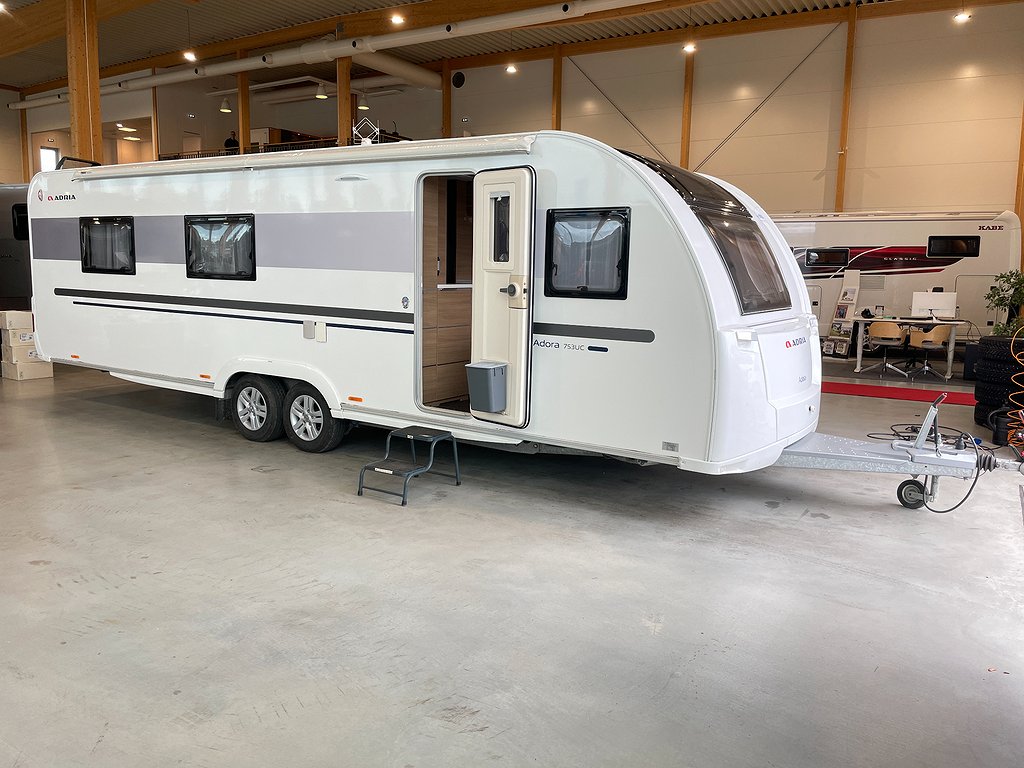 Adora 753 UC - Adria Adora 753 UC / ALDE / Bäddskåp / Queens-bed / Markis