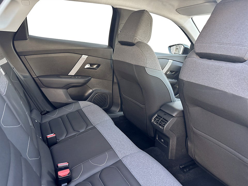 Bild på Citroën C4-X Shine 1.2 PT 130hk Aut B-KAMERA NAVI