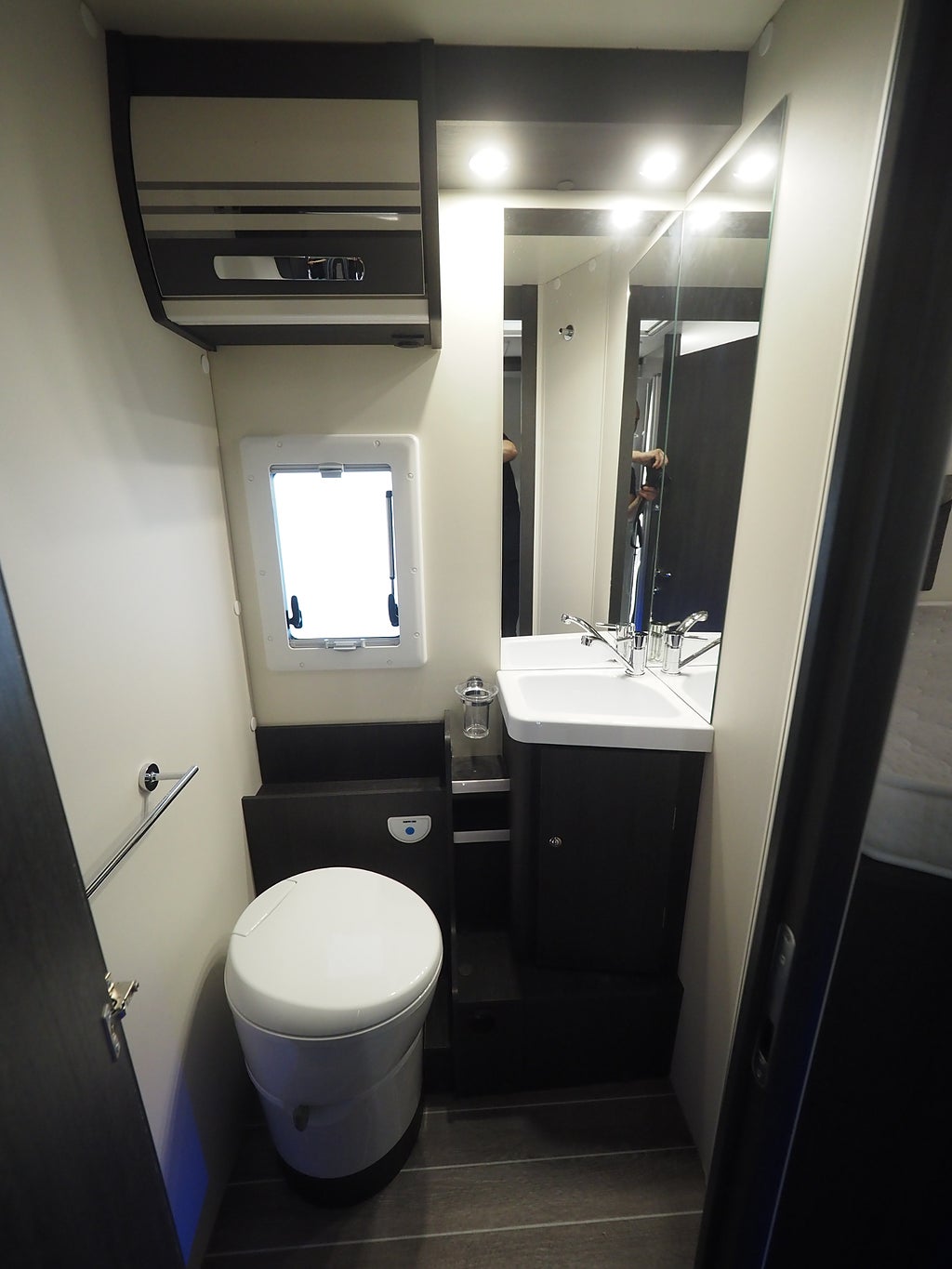 Ci Magis 84 XT 160hk Automat Långbädd Markis Taksäng Solcell 2022