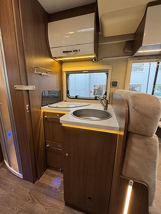 Husbil-halvintegrerad Roller Team Noble ART T7000 Elegance 7 av 20