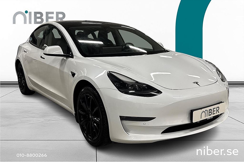 Tesla Model 3 Long Range AWD, FR 2,95%, Pano, Autopilot