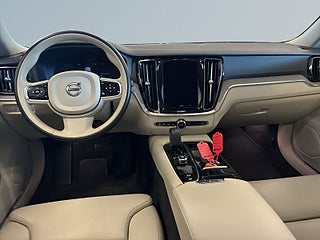Volvo V60 PLUG-IN T6 AWD Plus Dark MOMS Drag B-kamera S&V-däck