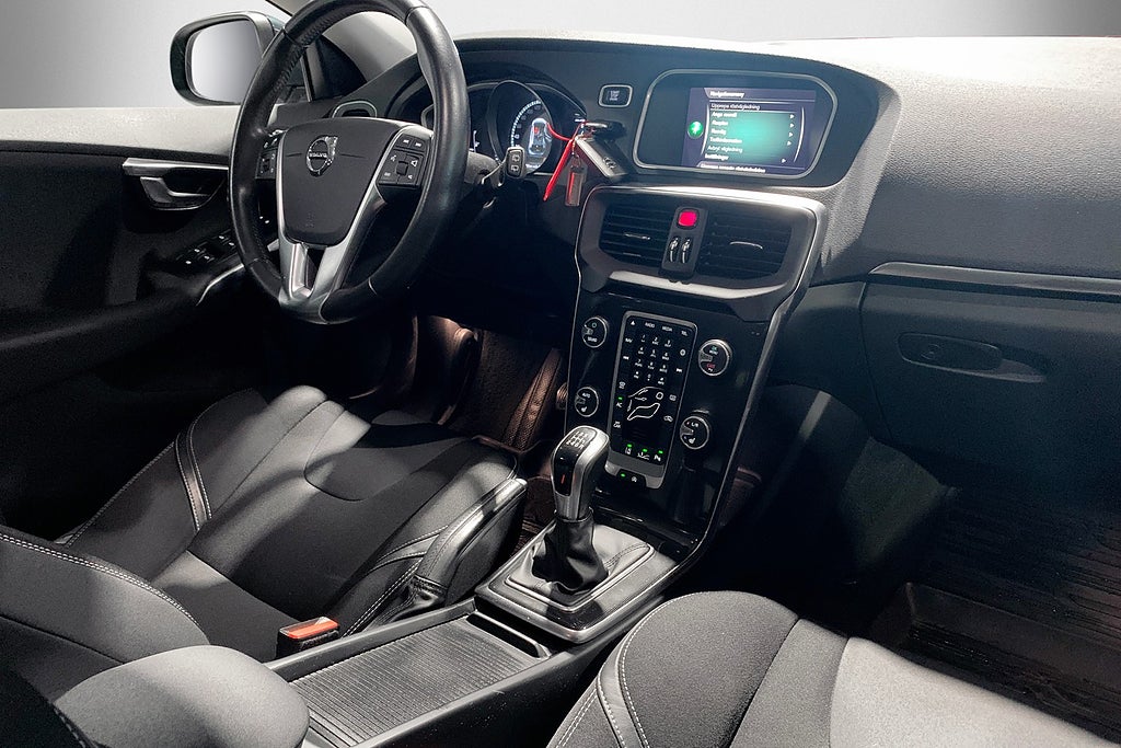 Volvo V40 T3 152hk Momentum | Business Adv | Intellisafe | Navi 2018