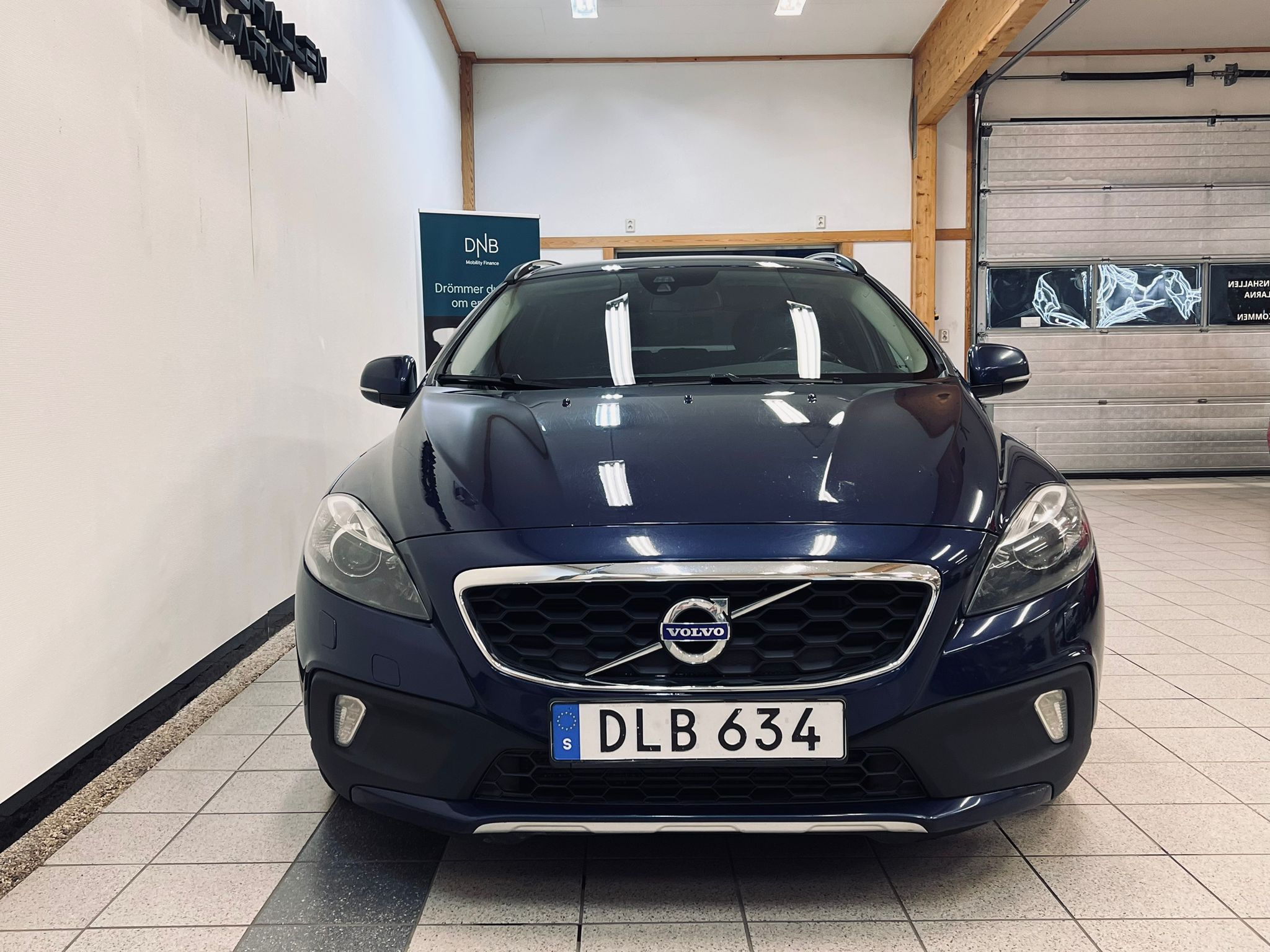 Volvo V40 Cross Country 2015, photo 2/45