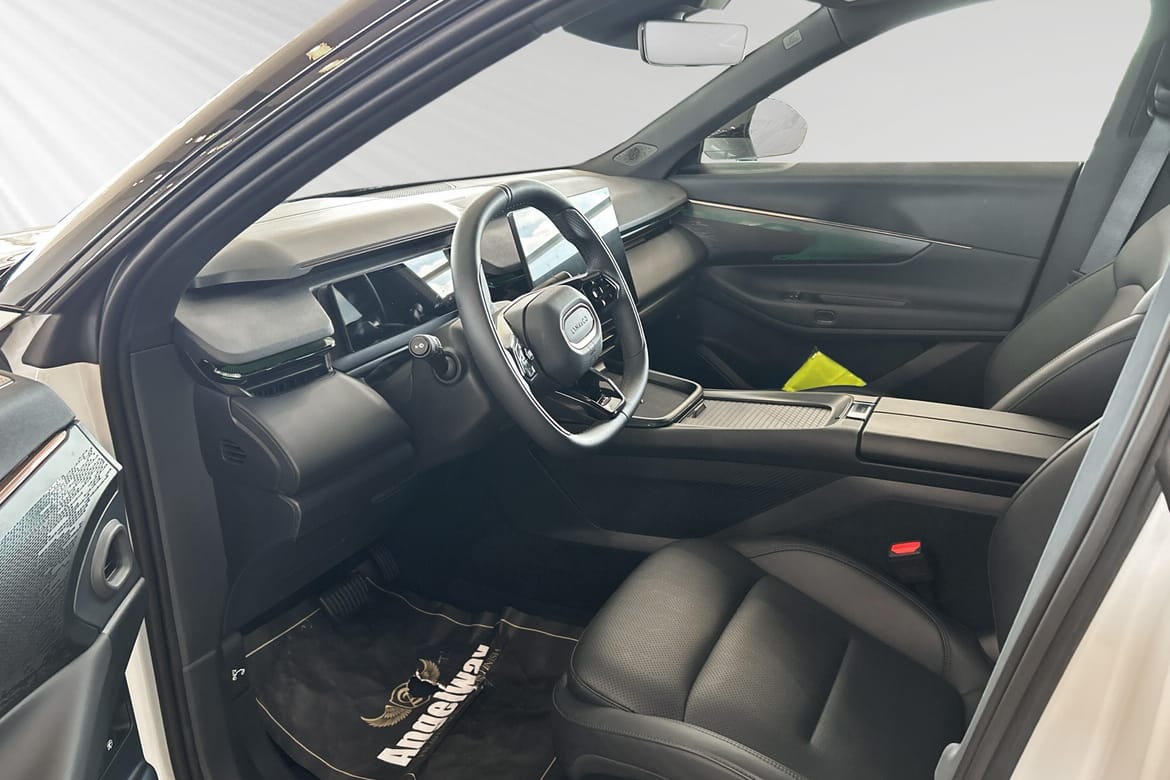 Lynk & Co 08 Core PHEV 2025, bild 6/10