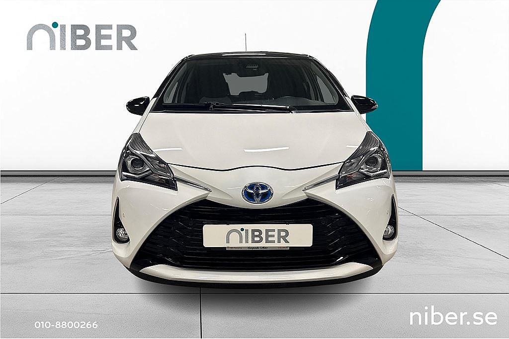 Toyota Yaris Hybrid, 1 brukare, FR 2,95%, P-sensorer fr & bak, tonade rutor