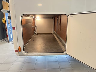 Husbil-halvintegrerad LMC T681 8 av 26