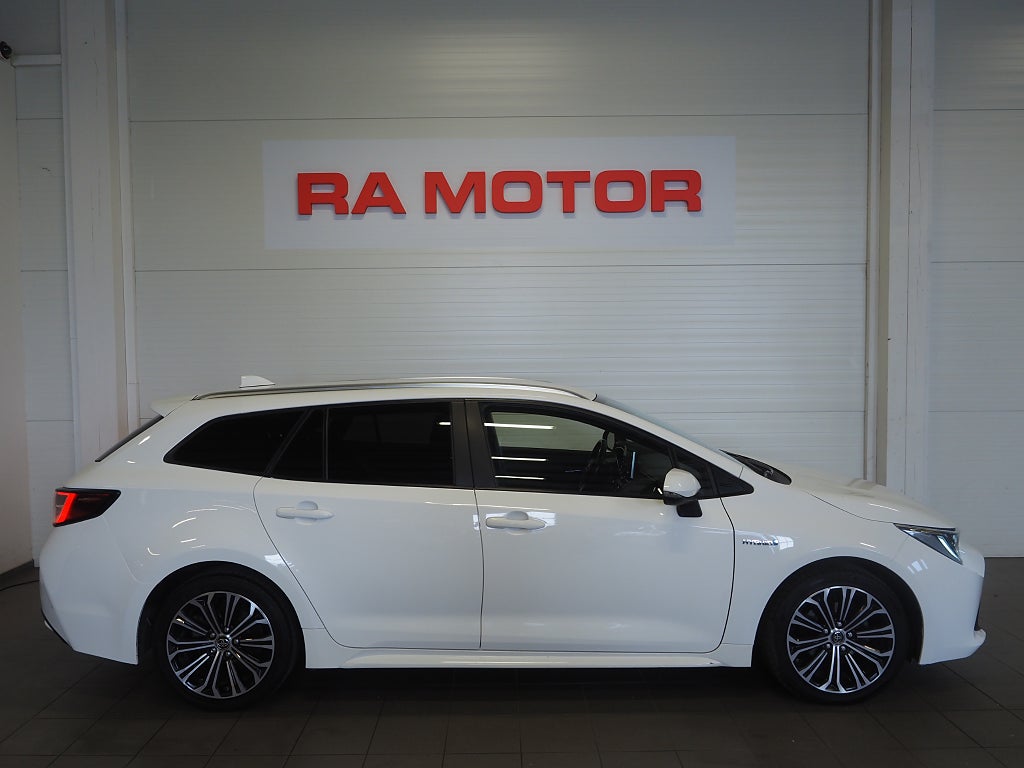 Toyota Corolla Touring Sports Hybrid e-CVT Style Drag M-Värmare Kamera 2019