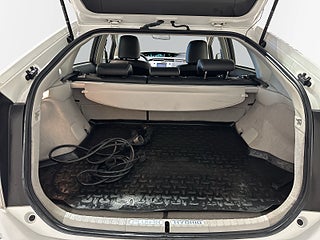 Toyota Prius Plug-in Hybrid 1.8 VVT-i Kamera Kamkedja HuD S/V-hjul – bild 13