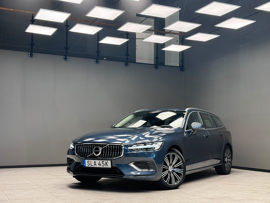 Volvo V60 Recharge T6 AWD Momentum/VOC/Drag/Navi/B-kam