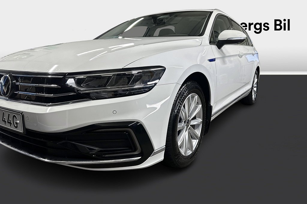 Volkswagen Passat Sportscombi GTE DSG Värmare Drag Navi 218hk