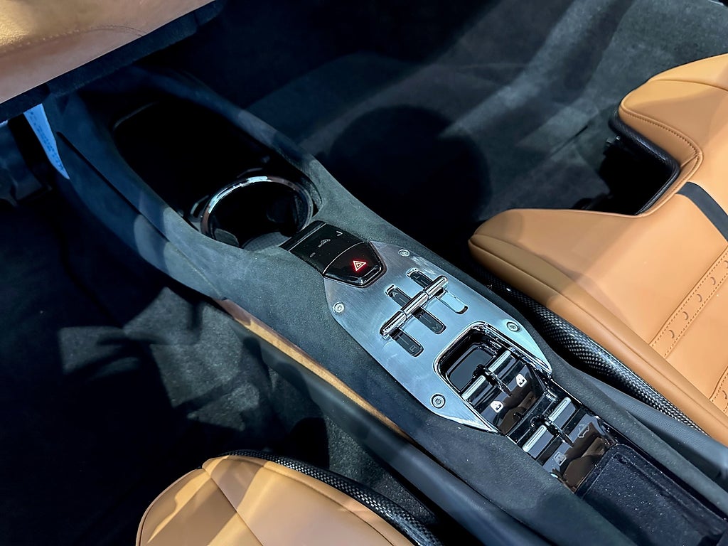 Ferrari 296 GTS 830 hk Lift / Leasebar / Carbon / JBL - bild 11