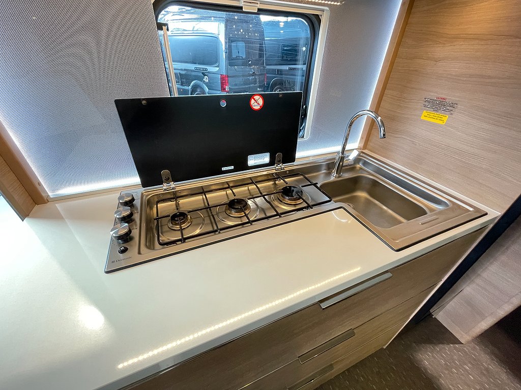 Adria Adora 573 PT / ALDE / Förtält / Solcell / Markis/3-vån - Adria