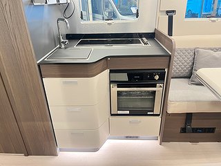 Husbil-halvintegrerad Adria MATRIX SUPREME 670 DL 17 av 28