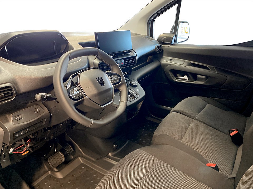 Bild på Peugeot Partner Plus+ 130hk Aut L2 4x4 - OMGÅENDE LEVERANS!