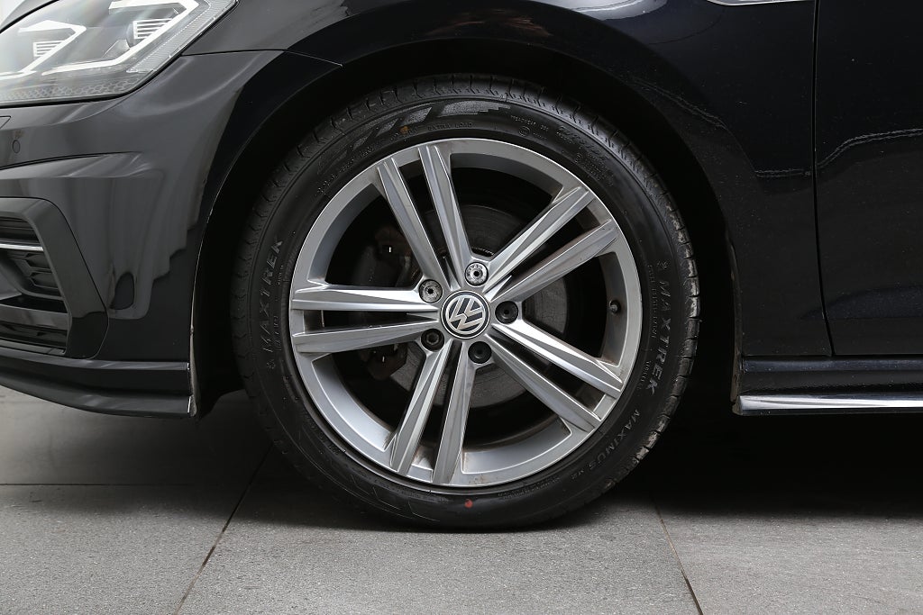 Volkswagen Golf 1,5 TSI R-Line DSG Sportscombi Cockpit Värmare Drag 2019