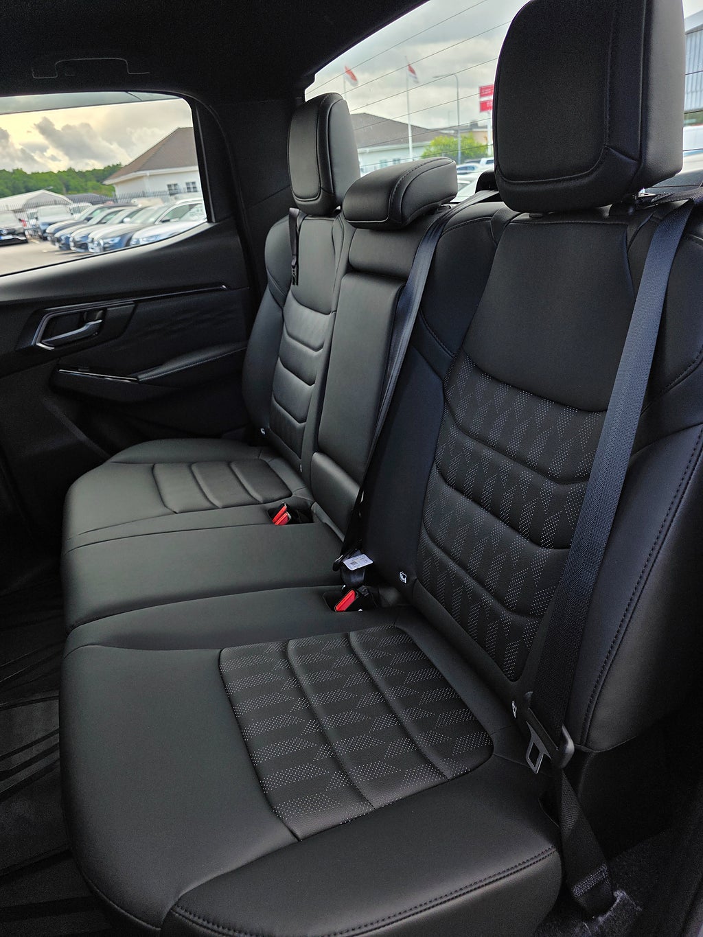 Isuzu D-Max XRX Double Cab CNG Låg skatt Snabb lev Ny modell - bild 13