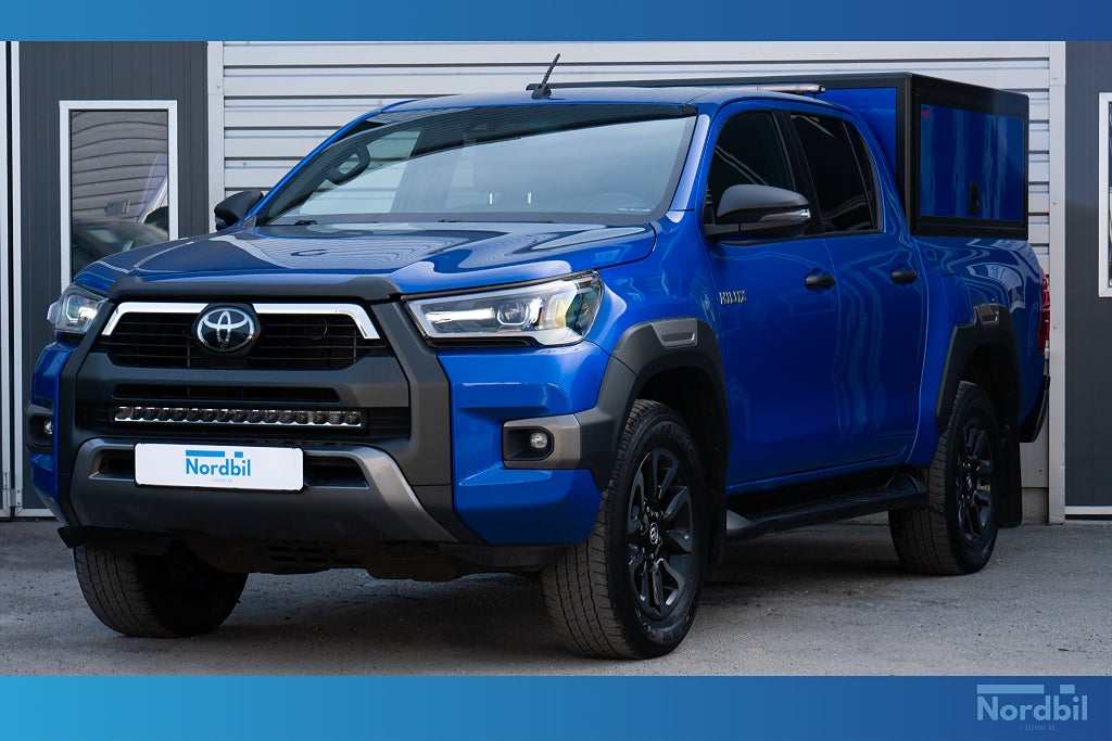 Toyota Hilux Dubbelhytt 2.8 4WD Invincible Kåpa Extraljus Leasbar