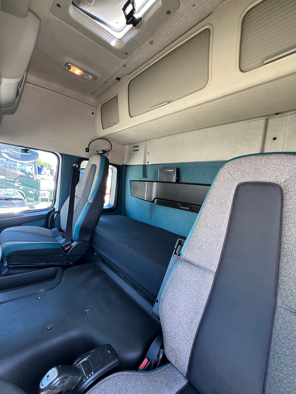 Volvo FM 410 6x2 Skåpbil, Öppningsbarsida, Bussbygg, Värmare