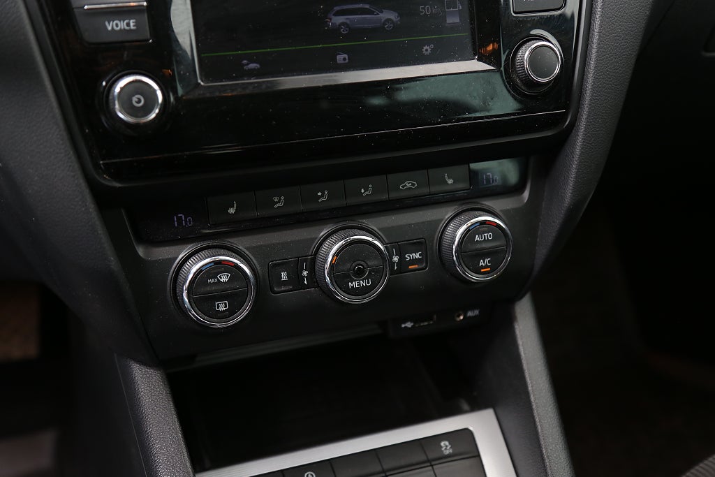 Skoda Octavia 2,0 TDI 4x4 Style Kombi Värmare Dragkrok 2016