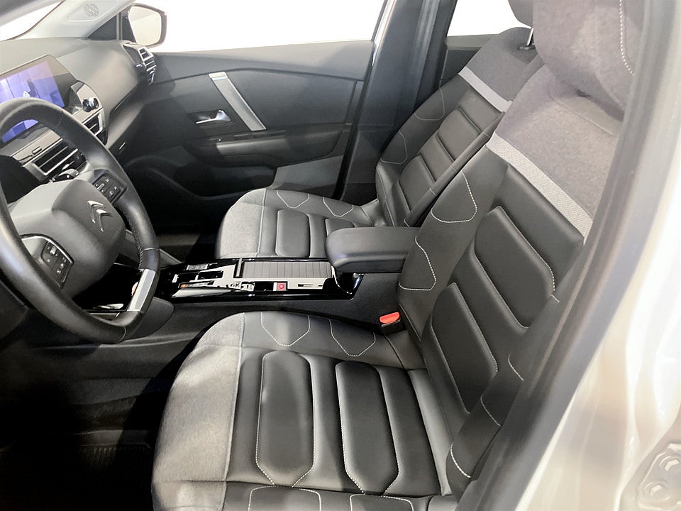 Bild på Citroën C4-X Shine 1.2 PT 130hk Aut P-SENSORER CARPLAY