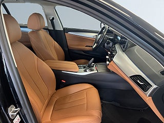 BMW 530e xDrive Touring MOMS Drag Kamera Rattvärme Navi S&V-däck