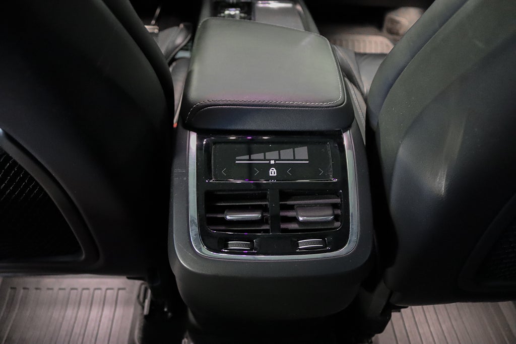 Volvo XC60 B5 AWD R-Design H/K Panorama HuD 360° Dragkrok VOC