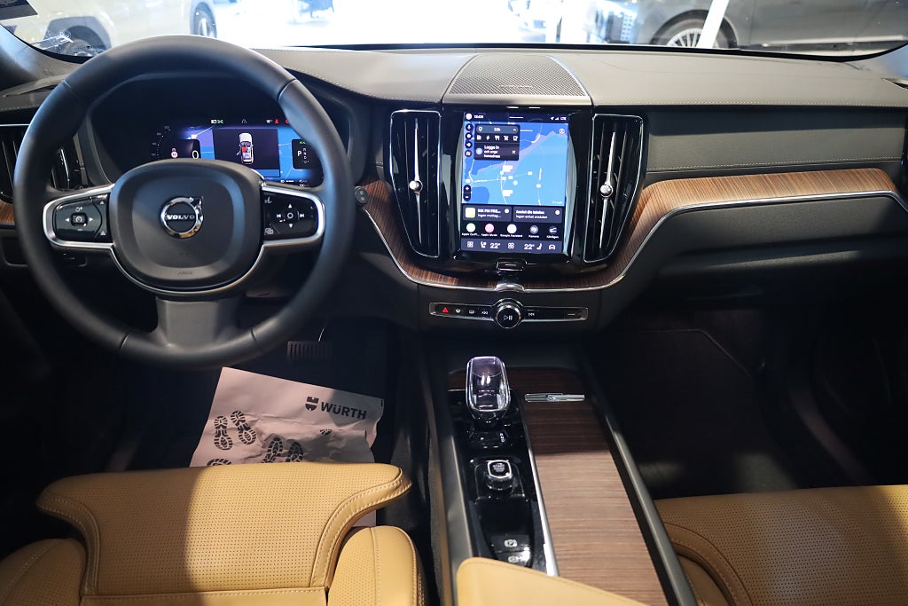 Volvo XC60 Recharge T6 AWD AUT Ultimate Dark Pano H&K Orrefors 2024