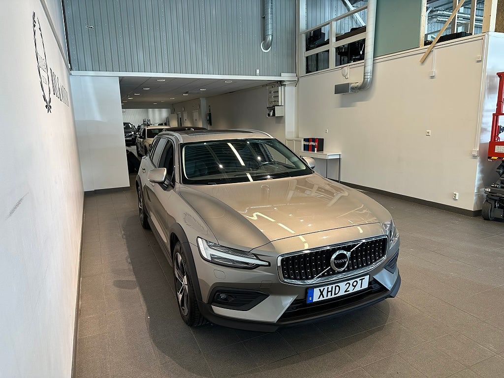 Volvo V60 Cross Country 2021 - miniatyr 4