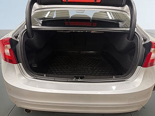 Volvo S60 D3 Momentum S&V-hjul/keyless/Dvärm/Psens/Rattvärm/Fart