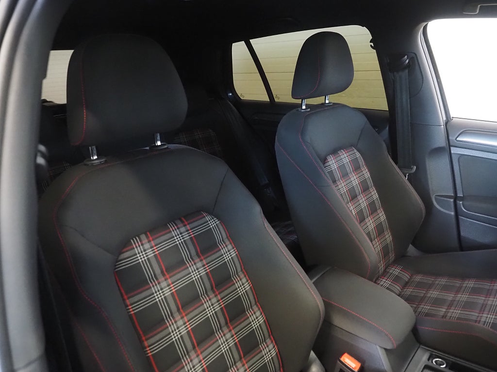 Volkswagen Golf GTI Performance 2.0 245hk DSG M-Värm Kamera Sportavgas 2020