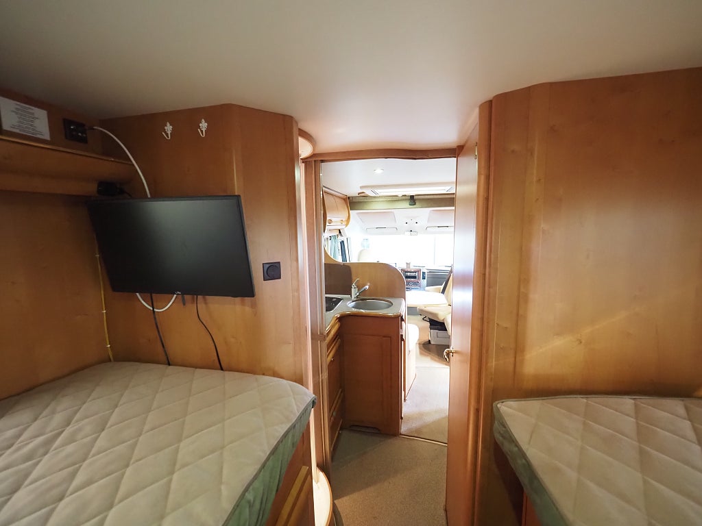 Rapido M996 Mercedes Benz I Aut I 150hk I Långbäddar