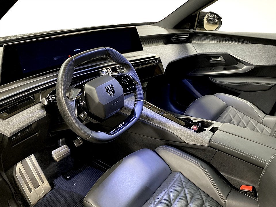 Bild på Peugeot E-3008 GT Ultimate 85kWh 214hk Aut - PANO, FOCAL