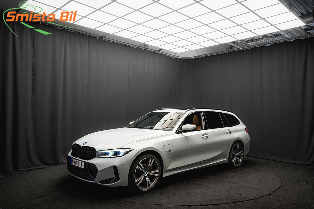 BMW 330e xDrive M Sport PANO LÄDER DRAG HUD KAMERA ELSTOL MOMS