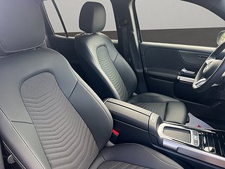 SUV Mercedes-Benz GLB 6 av 8