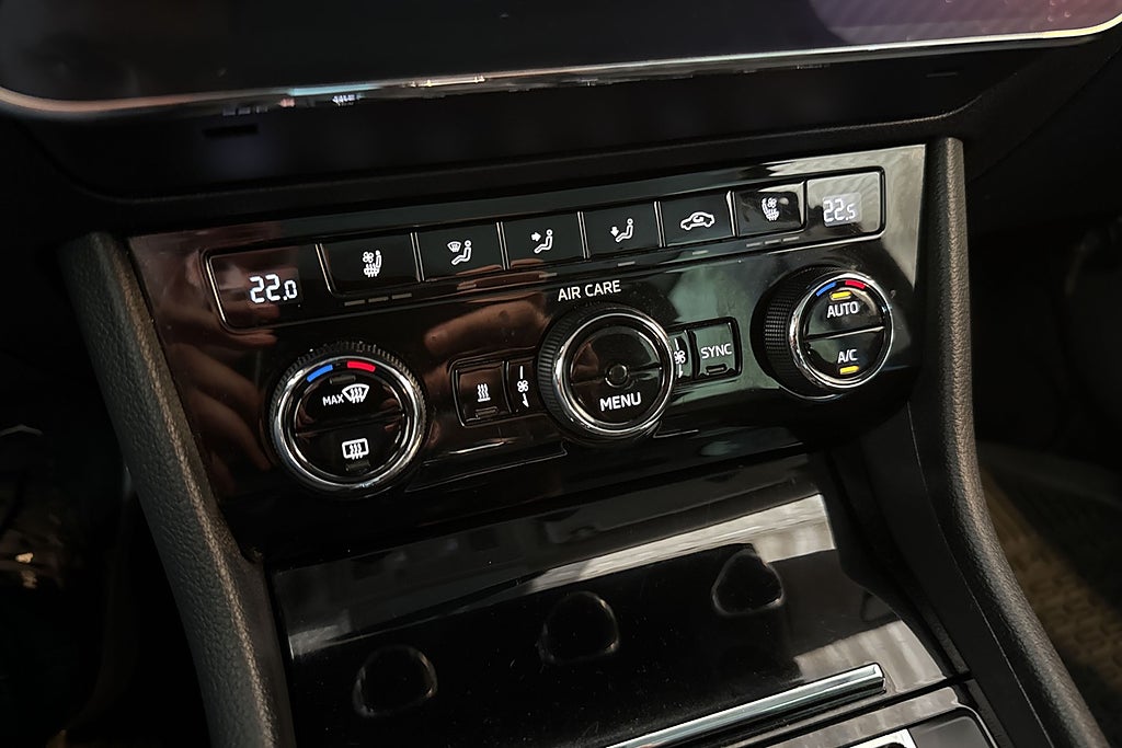 Skoda Superb Kombi 2.0TDI 4x4 Automat L&K Drag Värmare Kamera Navi  miniatyr 9