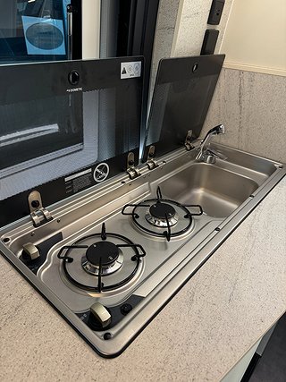 Husbil-halvintegrerad Robeta Ares 165HK 8 av 31