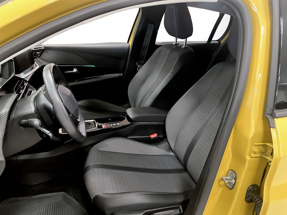 Bild på Peugeot 208 Allure 1.2 PT 100hk B-KAMERA FARTHÅLLARE