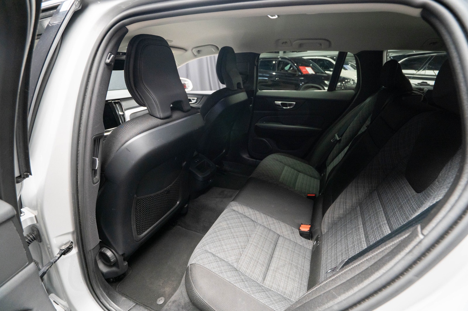Volvo V60 B4 Advanced KAMERA D-VÄRMARE 1-ÄGARE ADAPTIV-FART MOMS 2022 - miniatyr 18