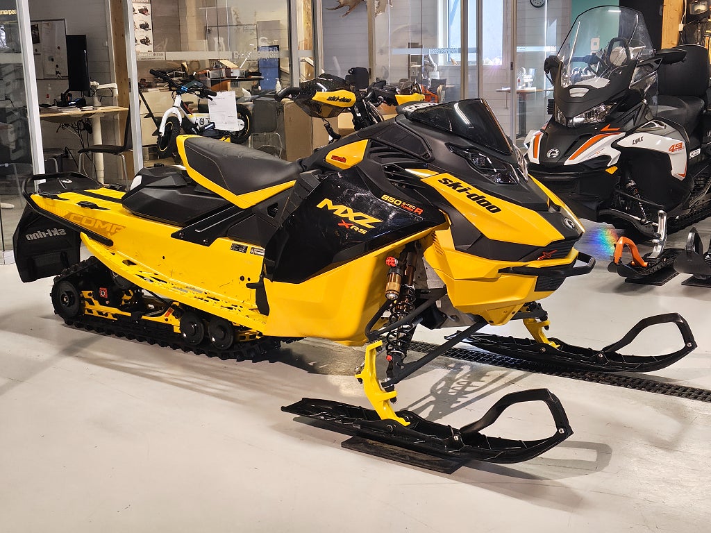 Ski-Doo MXZ XRS Competition 850 E-Tec Turbo R HUB 