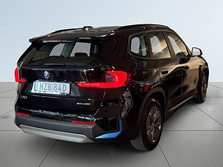 BMW iX1 i xDrive30 MOMS/SoV/Ad.Fhåll/Carplay/Rattvärme/Kamera – bild 6