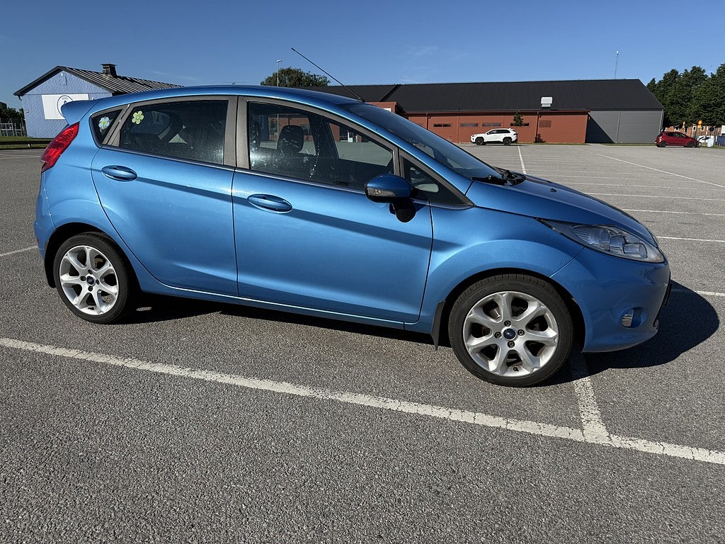 Ford Fiesta 5-dörrar 1.6 TDCi Titanium Euro 5 12000mil