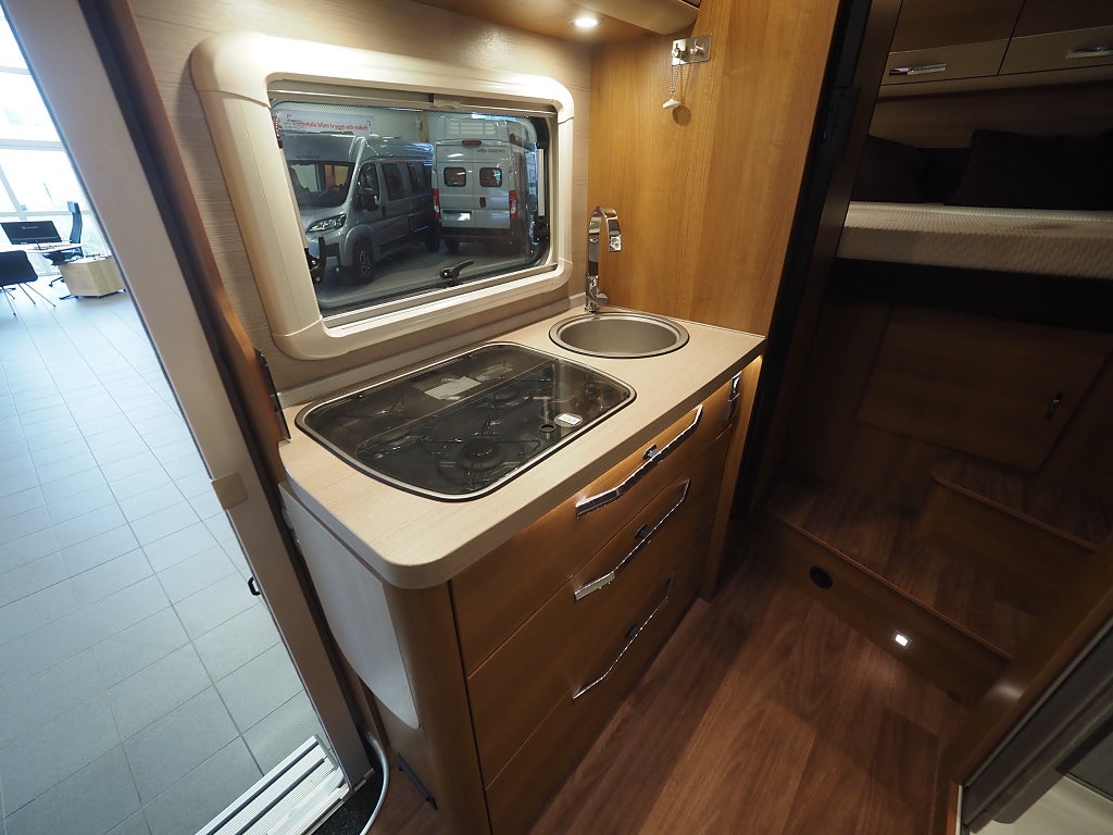 Knaus 600 MG VAN I PLATINUM Auto AC Solcell Cykelställ 2019
